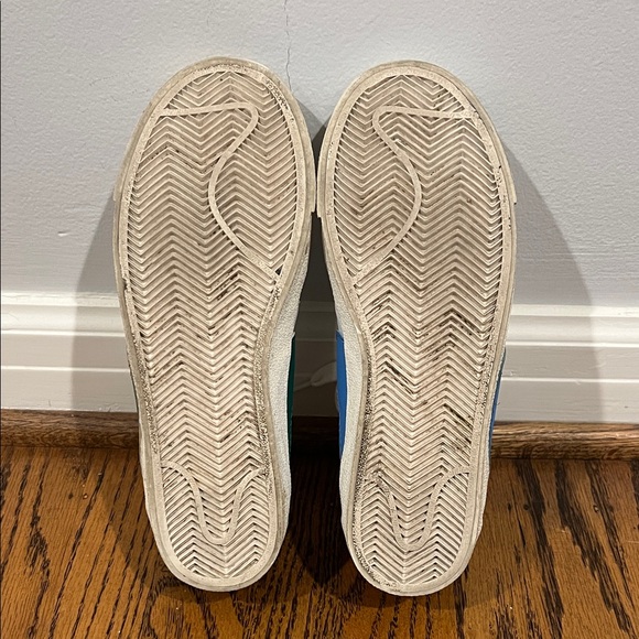 Nike White, Green and Blue Sneakers with Accents - Picture 6 of 7